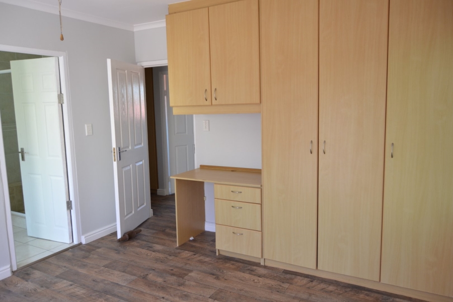 To Let 5 Bedroom Property for Rent in Heritage Park Western Cape